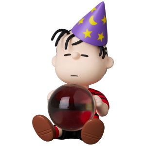 Peanuts Linus Crystal Ball Ultra Detail Fig