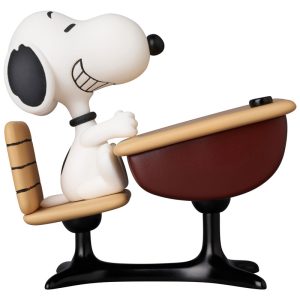 Peanuts Snoopy with desk Ultra Detail Figure