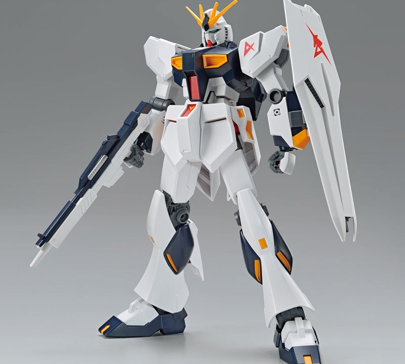 ν Gundam 1/144 scale plastic model entry grade